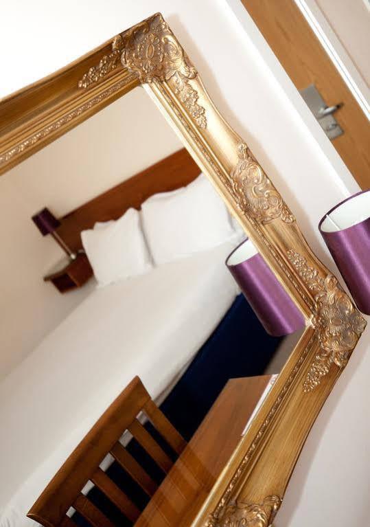 The Angel Hotel Алтон Экстерьер фото